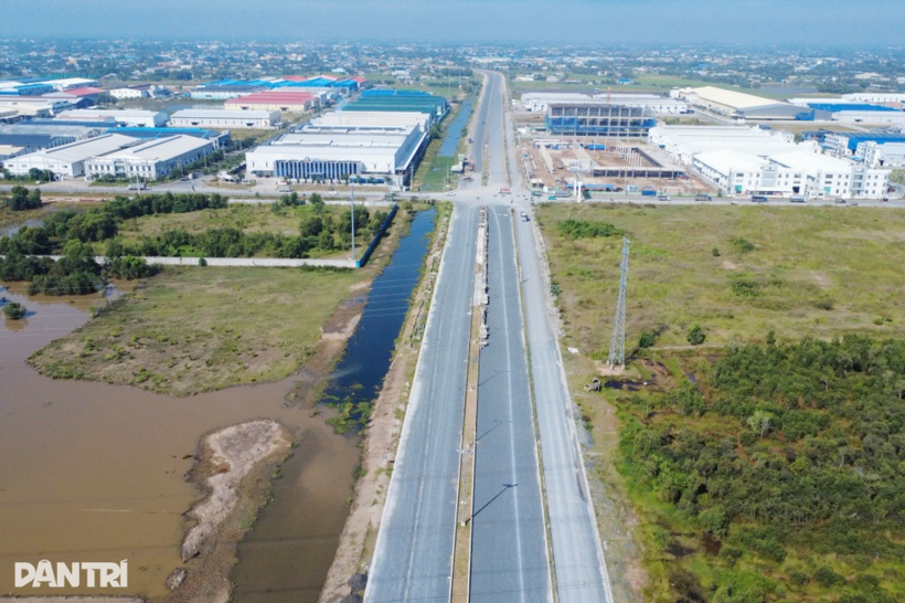 Một góc Khu công nghiệp Nam Thuận dọc theo tuyến đường DT823D ở Tây Ninh đang được doanh nghiệp đầu tư (Ảnh: A.H.)./ Theo Dân trí.