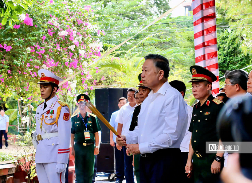 Tổng Bí thư, Chủ tịch nước Tô Lâm dâng hương tại Tượng đài Cố Tổng Bí thư Trần Phú.