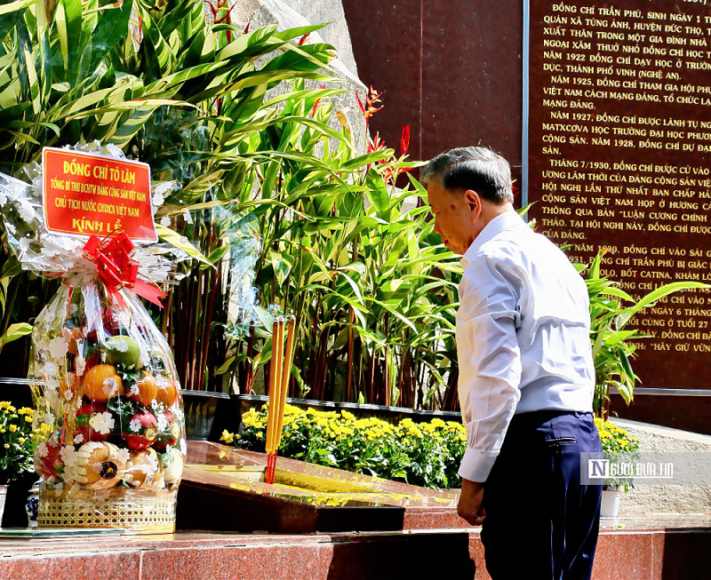 Tổng Bí thư, Chủ tịch nước Tô Lâm dâng hương, tưởng niệm tại Tượng đài Tổng Bí thư Trần Phú.