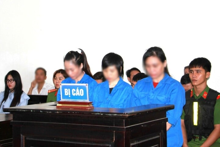 Các bị cáo tại phiên xét xử. Ảnh: VTC News