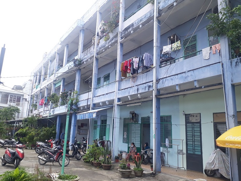 Khu chung cư Lâm đặc sản Hòa Cường đã xuống cấp nghiêm trọng, cần phải giải tỏa, di dời các hộ dân. Ảnh: Hoàng Anh/Báo Đầu tư