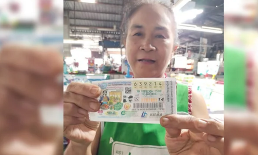 Người phụ nữ bán chuối chiên "vỡ òa" khi biết trúng số độc đắc 4,8 tỷ đồng. Ảnh: Khaosod