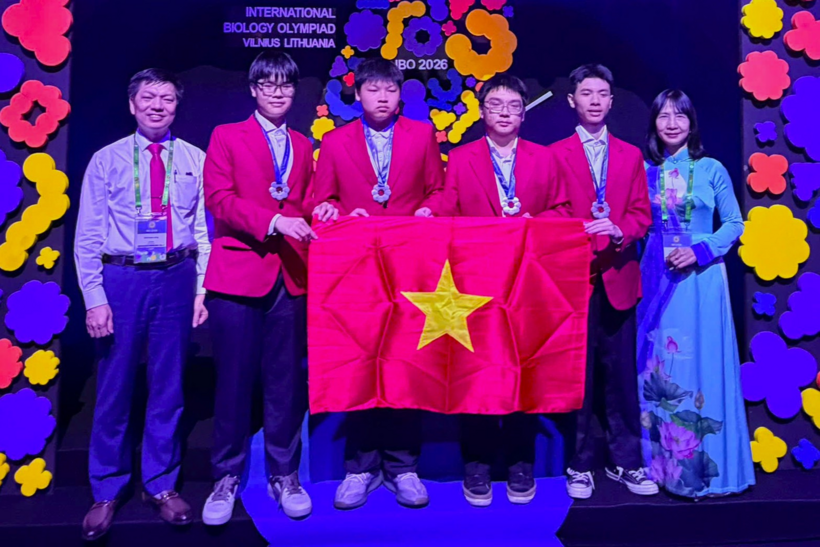Các thành viên đội tuyển Việt Nam dự Olympic Sinh học quốc tế năm 2026. Ảnh: VietNamnet