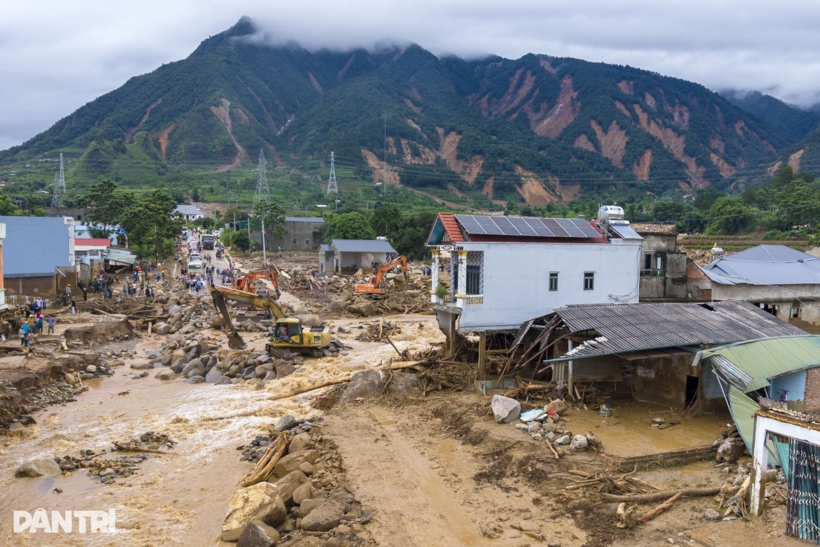 Bản Chít, xã Mường Than, tỉnh Lai Châu tan hoang sau lũ dữ. Ảnh: Dân trí
