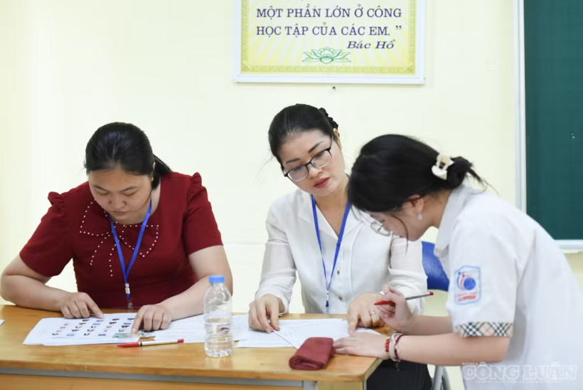 Năm nay có 1.241.914 thí sinh đăng ký dự thi tốt nghiệp THPT; hơn 874.000 thí sinh đã nhập nguyện vọng xét tuyển trên hệ thống chung của bộ; tổng số 7.180.860 nguyện vọng. Ảnh: Nhà báo & Công luận