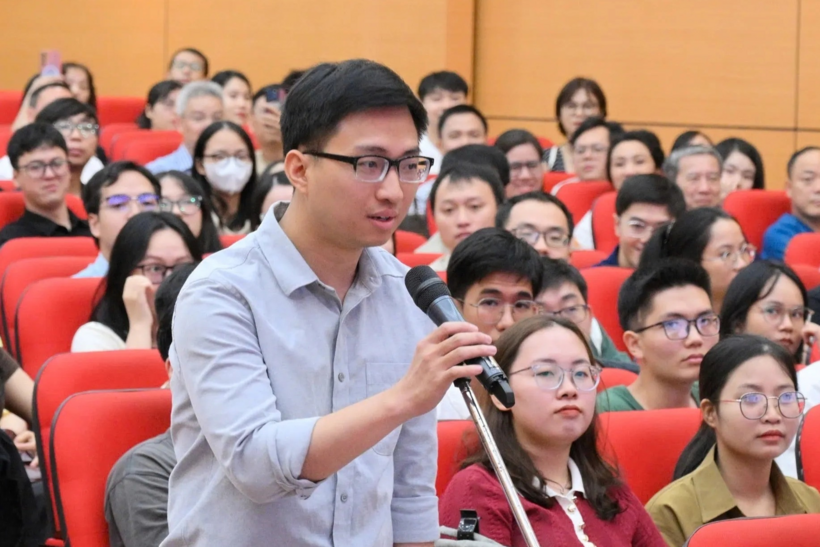 Bác sĩ Vũ Ngọc Duy, thủ khoa kỳ thi bác sĩ nội trú K50 Trường Đại học Y Hà Nội, là người đầu tiên được hô tên chọn chuyên ngành tại Match Day 2025. Ảnh: VietNamnet