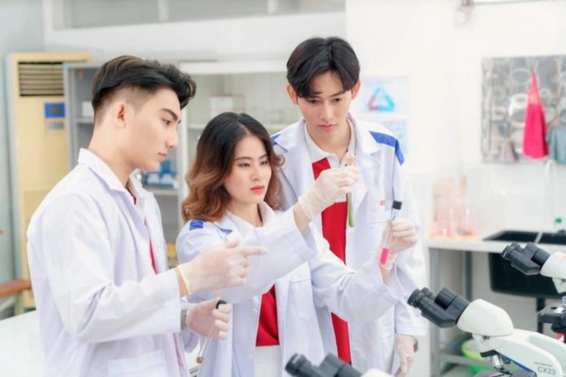 Sinh viên ngành sức khỏe (Ảnh: Dân trí).
