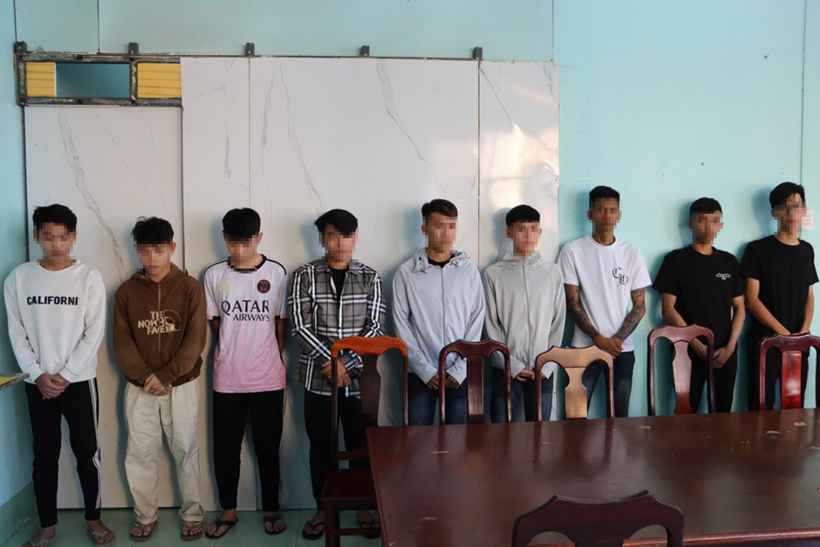 Một số đối tượng tham gia vụ hỗn chiến trên đường phố. Ảnh: CACC/ Theo VietNamNet.
