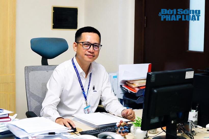 Ông Cù Xuân Hải, Đội trưởng Đội đánh tín hiệu tàu bay tại Cảng HKQT Nội Bài, Tổng công ty Quản lý bay Việt Nam