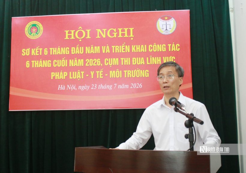 Ông Nguyễn Khánh Ngọc - Chủ tịch Hội Luật gia Việt Nam, Cụm trưởng Cụm thi đua phát biểu tại hội nghị.