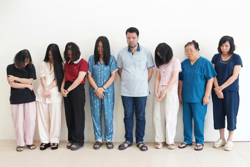 Nhóm đối tượng tại Cơ quan Công an. (Ảnh: Công an tỉnh Nghệ An)