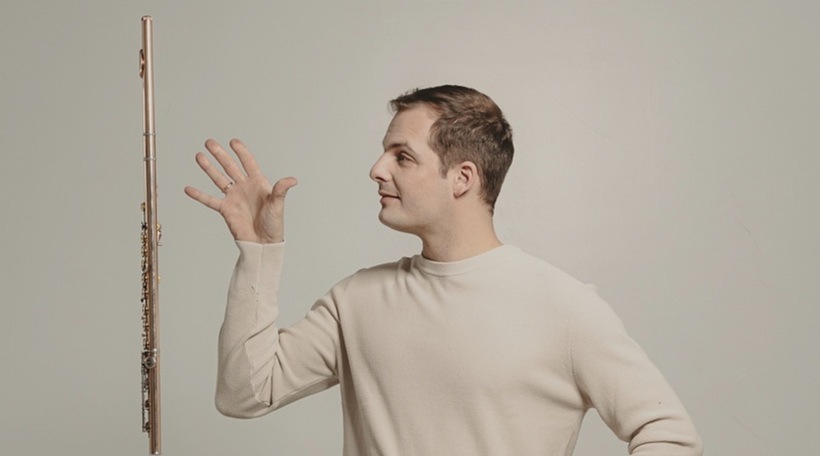 Nghệ sỹ Sébastian Jacot. Ảnh: Thefluteview