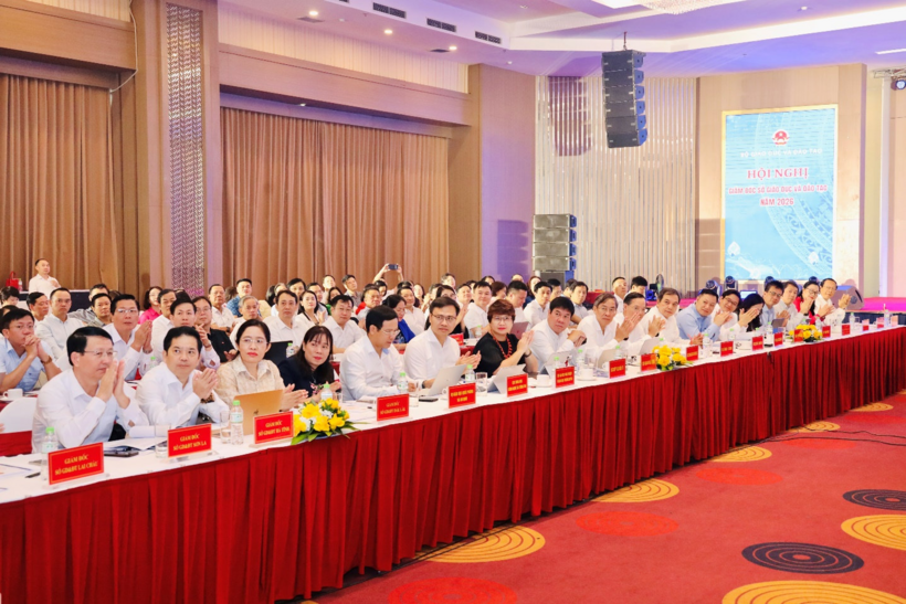 Các đại biểu tham dự hội nghị. Theo Đại biểu nhân dân.