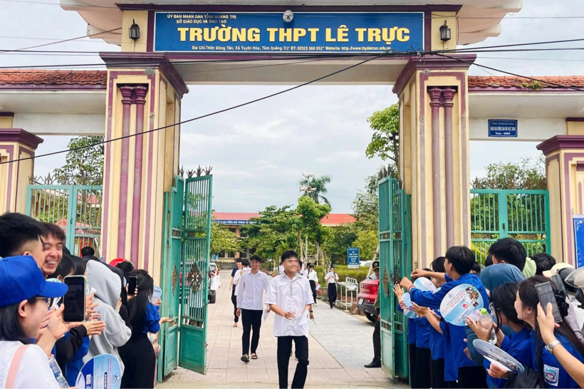 Học sinh Trường THPT Lê Trực. Ảnh: Dân trí