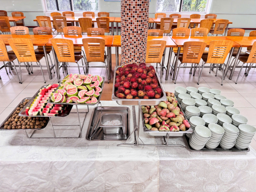 Một buffet trái cây tại nhà máy Ajinomoto Việt Nam.