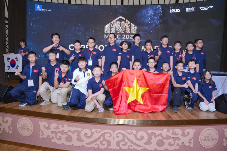 Đoàn học sinh Việt Nam tại Kỳ thi toán học quốc tế lần thứ 26 - Ảnh: BTC/ Theo báo Tuổi trẻ.
