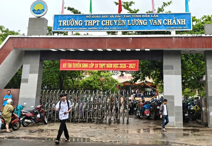 Thí sinh thi vào Trường chuyên Lương Văn Chánh kỳ thi năm học 2026-2027. (Ảnh: Tuổi trẻ)