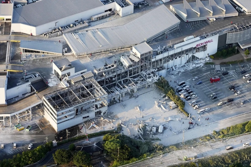 Thiệt hại sau động đất tại trung tâm mua sắm Aeon Mall ở tỉnh Kumamoto, Nhật Bản ngày 28/7/2026. (Ảnh: Reuters).