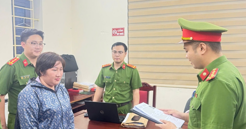 Cơ quan Cảnh sát điều tra Công an tỉnh khởi tố bị can đối với đối tượng có hành vi “Lừa đảo chiếm đoạt tài sản” và “Sử dụng tài liệu giả của cơ quan tổ chức”. (Ảnh: Công an Ninh Bình)