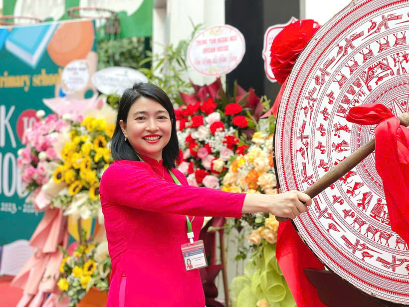 Cô Nguyễn Bình Minh, Hiệu trưởng Trường Tiểu học Thăng Long (phường Hoàn Kiếm, Hà Nội). Ảnh: NVCC