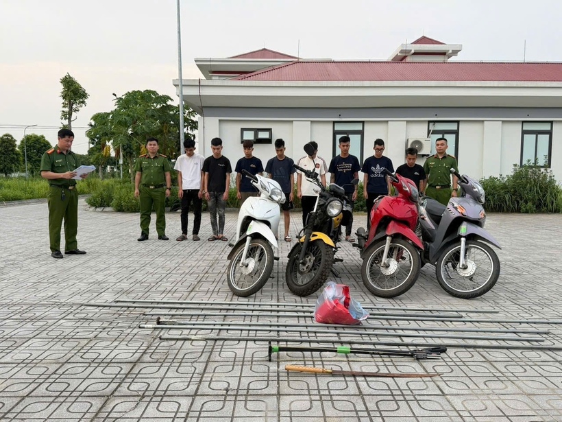 Khởi tố 27 đối tượng mang hung khí “diễu phố”, đua xe, thị uy trên đường - 1