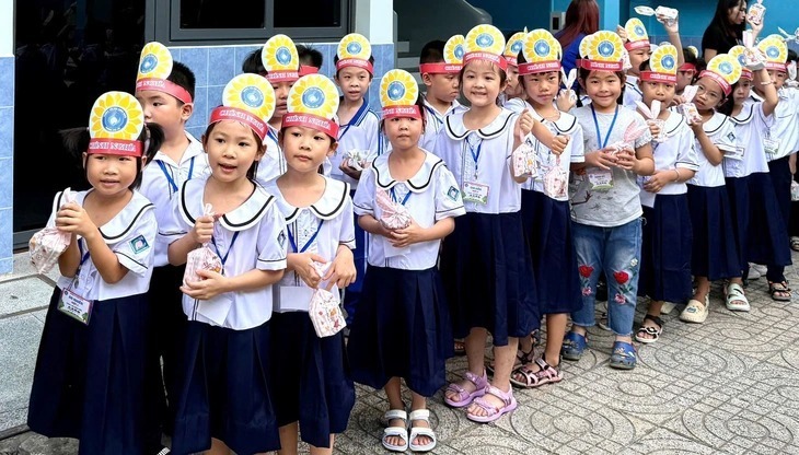 Học sinh TP.HCM trong ngày khai giảng năm học mới 2025 - 2026. Ảnh: Tuổi trẻ Online