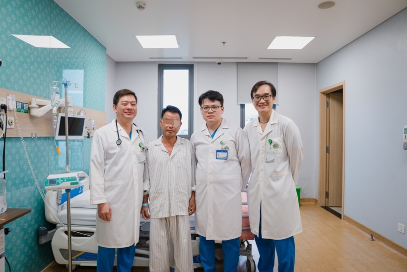 Người đàn ông thoát chết sau tai nạn ngạt khí bể ngầm. Ảnh: BVCC