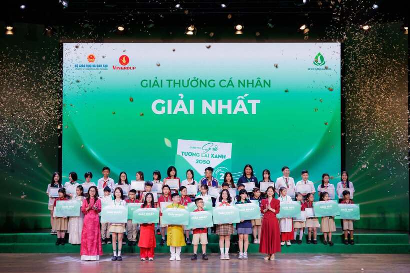 Các thí sinh được trao Giải Nhất ở các hạng mục tác phẩm thuộc 2 bảng (Tiểu học và Trung học cơ sở) trong mùa 2. Cuộc thi mùa 3 đặt mục tiêu thu hút gấp đôi số lượng thí sinh tham gia so với năm trước. Ảnh: BTC.
