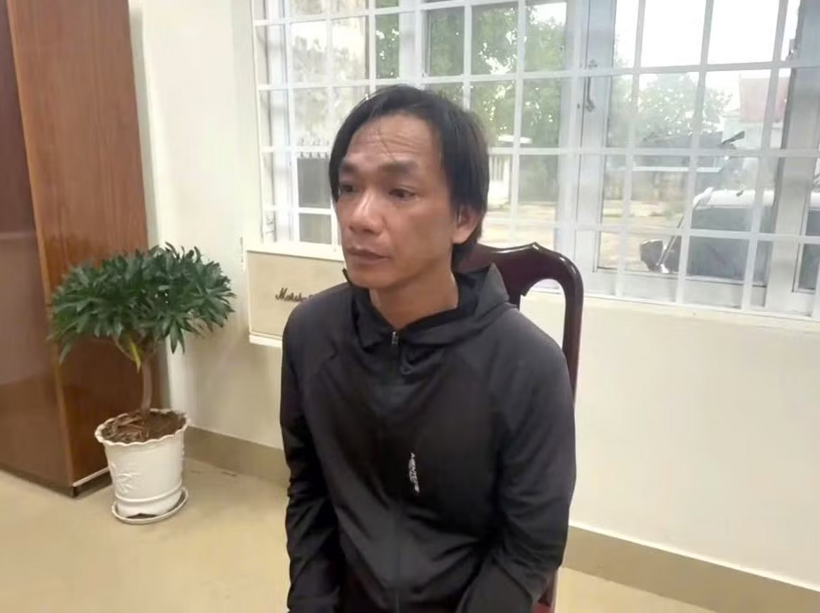 Đối tượng Nhã tại Cơ quan điều tra. Ảnh: Công an Nhân dân