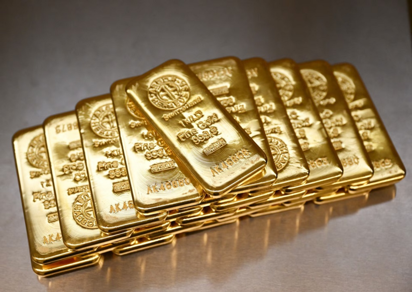 Các thỏi vàng được xếp chồng lên nhau trong phòng két sắt của nhà vàng Pro Aurum ở Đức, tháng 1/2025. Ảnh: Reuters/VnExpress