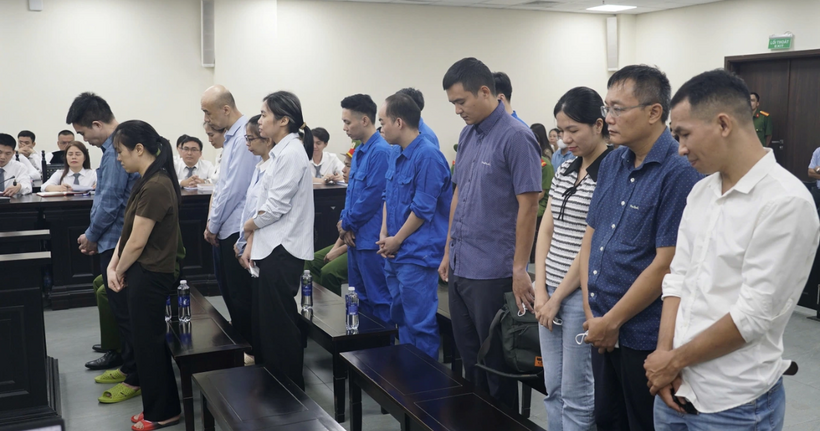 Các bị cáo tại tòa (Ảnh: Giang Long).