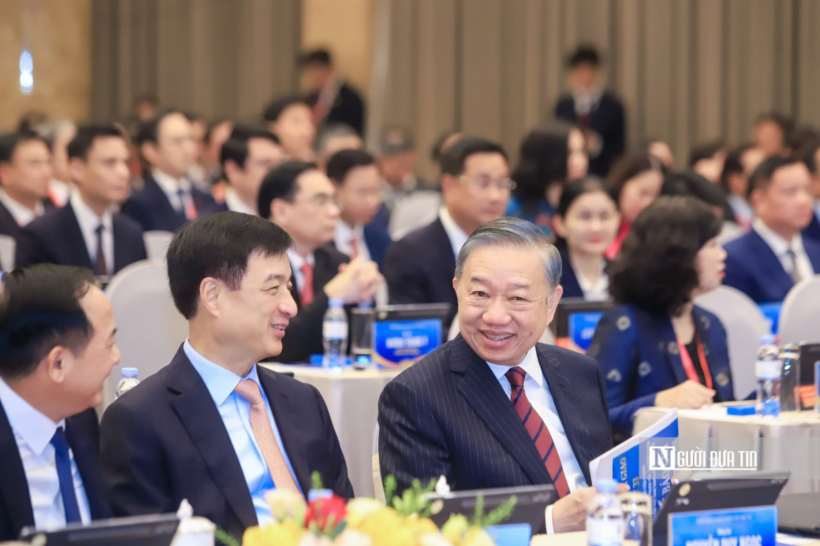 Hội nghị Ngoại giao lần thứ 33 là Hội nghị Ngoại giao đầu được tổ chức sau thành công của Đại hội đại biểu toàn quốc lần thứ XIV của Đảng, khi đất nước vừa kiện toàn bộ máy lãnh đạo sau cuộc bầu cử Quốc hội khóa XVI và Hội đồng nhân dân các cấp, tạo nền tảng để triển khai các quyết sách lớn của nhiệm kỳ mới. Đây cũng là Hội nghị Ngoại giao đầu tiên trong kỷ nguyên phát triển mới của dân tộc mà Đại hội XIV đã xác định, hướng tới thực hiện các mục tiêu chiến lược đến năm 2030 và tầm nhìn đến năm 2045.