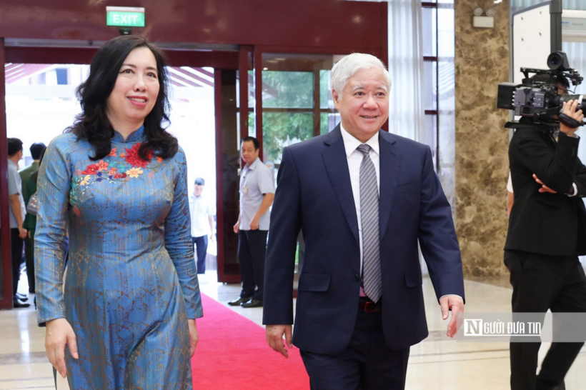 Đồng chí Đỗ Văn Chiến - Ủy viên Bộ Chính trị, Phó Chủ tịch Thường trực Quốc hội và Thứ trưởng Bộ Ngoại giao Lê Thị Thu Hằng.