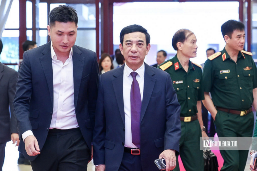 Đại tướng Phan Văn Giang - Ủy viên Bộ Chính trị, Phó Thủ tướng Chính phủ, Bộ trưởng Bộ Quốc phòng dự và có bài tham luận tại hội nghị.