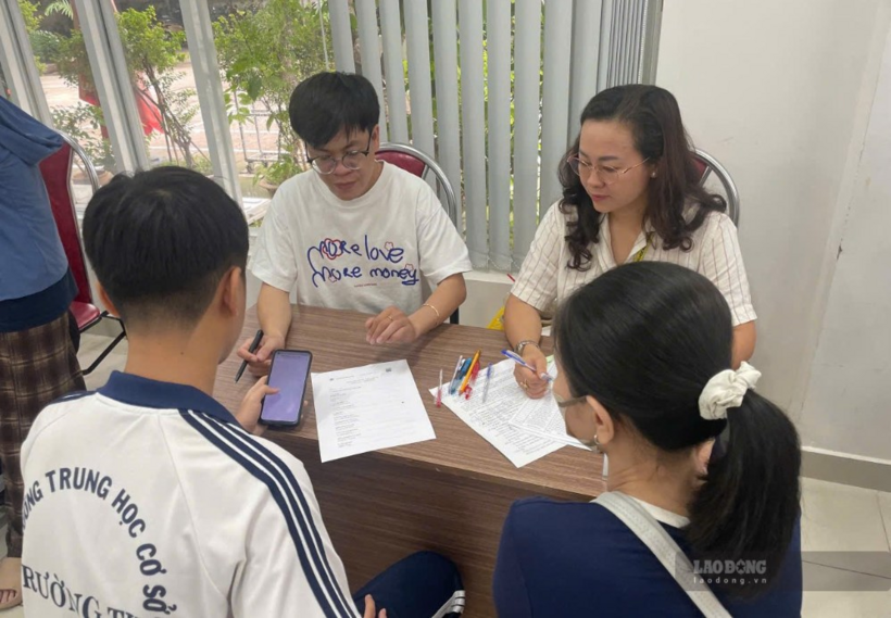 Việc lựa chọn tổ hợp môn lớp 10 cần gắn với sở thích, năng lực và định hướng nghề nghiệp của học sinh. Ảnh: Chân Phúc/Lao động