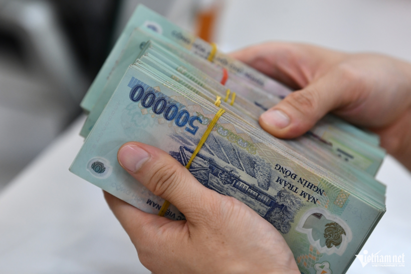 Hộ, cá nhân kinh doanh mới hoạt động trong 6 tháng đầu năm có doanh thu từ 1 tỷ đồng trở xuống phải thông báo doanh thu chậm nhất ngày 31/7. Ảnh minh họa: Nam Khánh/Vietnamnet