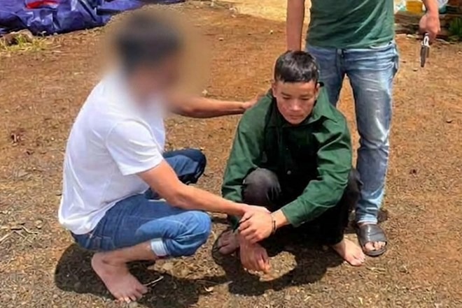 Công an bắt giữ đối tượng Trương Văn Hoàng. Ảnh: Công an Gia Lai