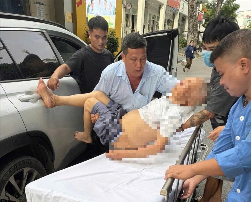 Cụ ông được các bác sĩ kịp thời cấp cứu. Ảnh CACC.