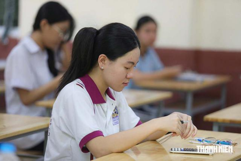 Thí sinh đã hoàn tất kỳ thi tốt nghiệp THPT vào ngày 12/6 nhưng dự kiến 13/8 mới biết điểm chuẩn. Ảnh: Ngọc Dương/Thanh niên