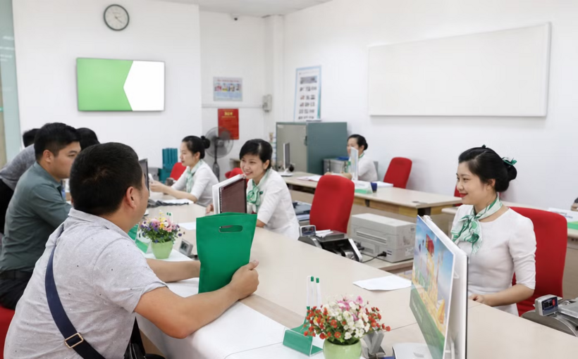 Thu nhập của nhân viên nhiều ngân hàng tăng trong 6 tháng đầu năm 2026/Tiền Phong