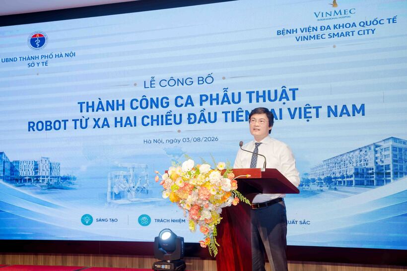 TS Nguyễn Trọng Diện, Giám đốc Sở Y tế Hà Nội phát biểu tại buổi lễ công bố thành công ca mổ phẫu thuật robot từ xa hai chiều, diễn ra sáng ngày 03/08. Ảnh Vinmec