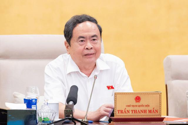 Chủ tịch Quốc hội Trần Thanh Mẫn ký ban hành các Nghị quyết về nhân sự (Ảnh: Media Quốc hội).