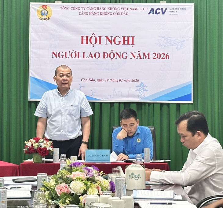 Ông Dư Kim Thăng (áo trắng, đứng phát biểu) có nhiều năm lãnh đạo ở sân bay Côn Đảo. Từ tháng 8/2026, ông đảm nhận vị trí CEO của Sasco - Ảnh: ACV/ Theo báo Tuổi trẻ.