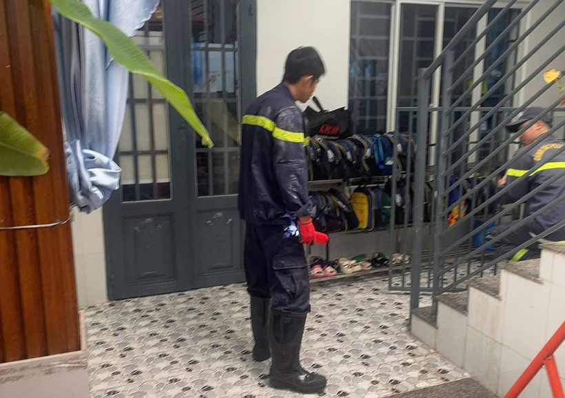 Phát hiện rắn trong trường mầm non ở TPHCM, lực lượng cảnh sát kịp thời vây bắt - 1