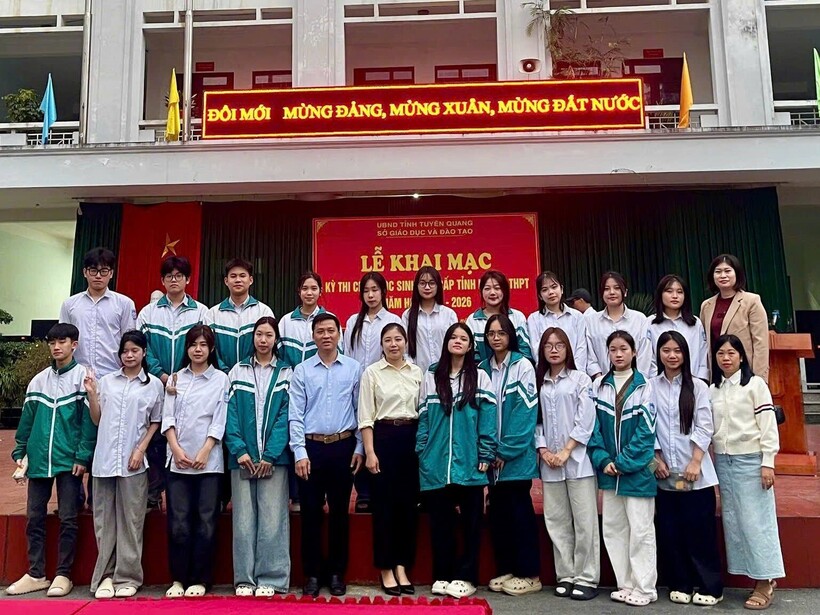 Lễ vinh danh học sinh giỏi khối 12, năm học 2025-2026 . Ảnh Nhà trường cung cấp