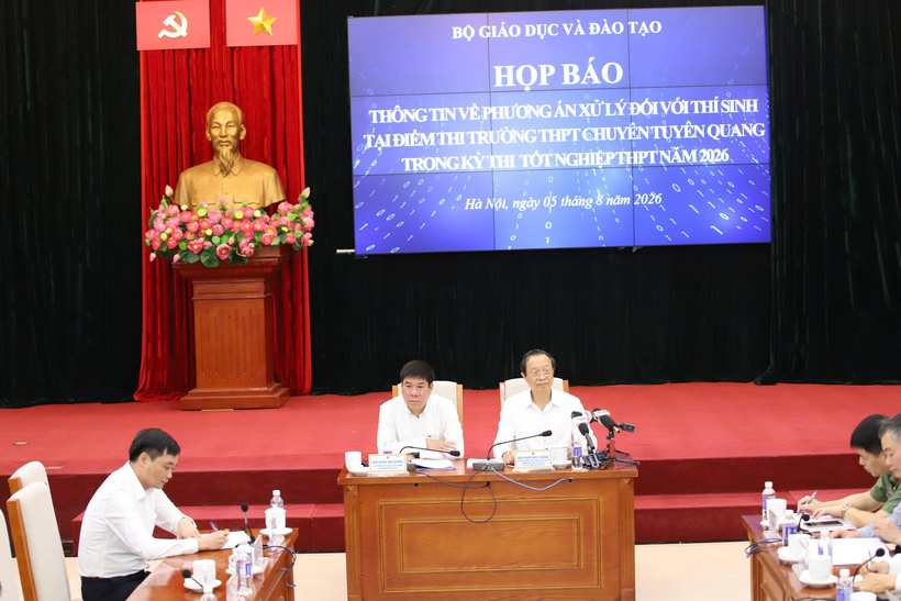 Bộ GD&ĐT họp báo thông tin về phương án xử lý đối với thí sinh tại điểm thi Trường THPT chuyên Tuyên Quang. Ảnh: Lê Liên