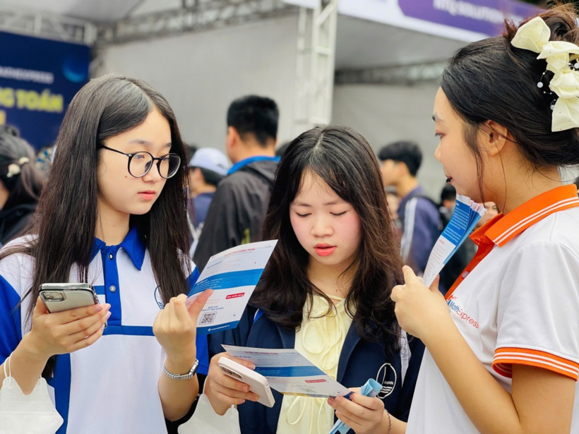 Việc sinh viên có được cộng dồn tất cả các chính sách ưu đãi hay chỉ được chọn mức hỗ trợ cao nhất là băn khoăn của không ít phụ huynh và học sinh. Ảnh minh họa: Dân trí