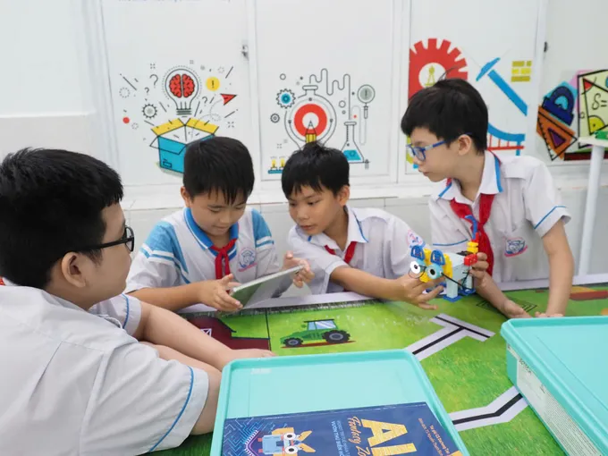 Học sinh Trường Tiểu học Nguyễn Huệ (phường Bến Thành, TP.HCM) tham gia hoạt động giáo dục STEM. Ảnh minh họa: Sài Gòn Giải phóng