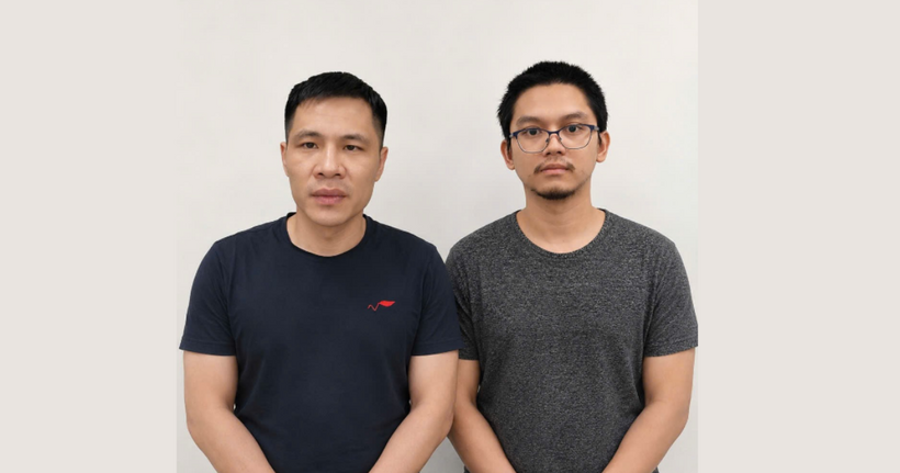 Bị can Trường (bên trái) và bị can Bình (bên phải) tại cơ quan Công an. (Ảnh: Công an Bắc Ninh)