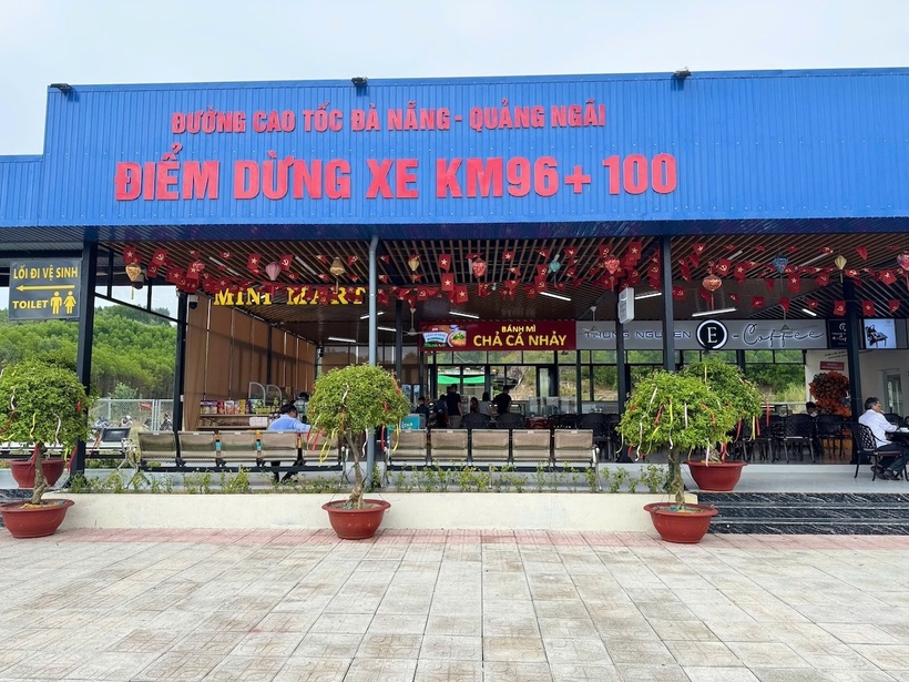 VEC triển khai kinh doanh thí điểm các dịch vụ phụ trợ thiết yếu tại Điểm dừng xe Km96+100 đường cao tốc Đà Nẵng - Quảng Ngãi. Ảnh: VEC